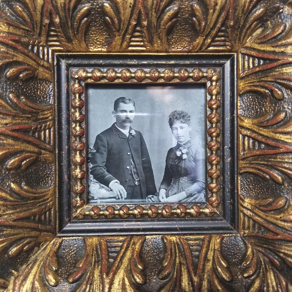 Vtg Victorian Style High Raised Ornate Pic Frame With Couple Photo Made In Spain - Picture 2 of 14